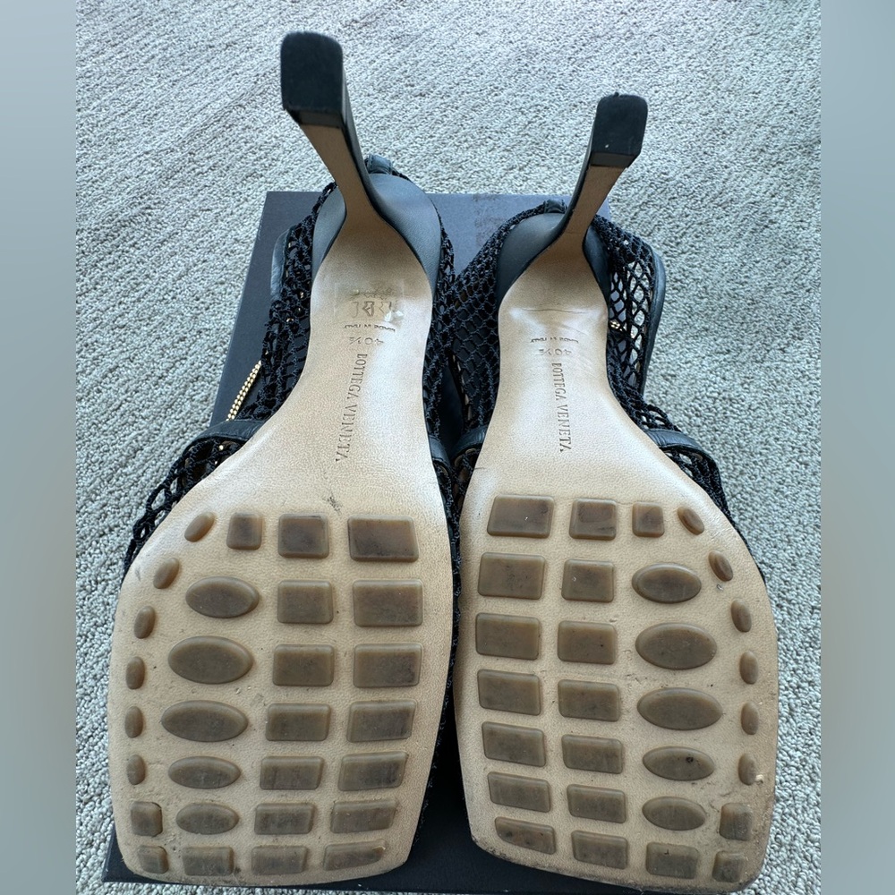 Bottega Veneta Black Mesh Chain-Trim Pump - Picture 6 of 10
